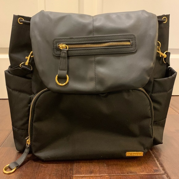 Skip Hop Chelsea Downtown Chic Diaper Bag in color black, great condition! - Picture 1 of 10